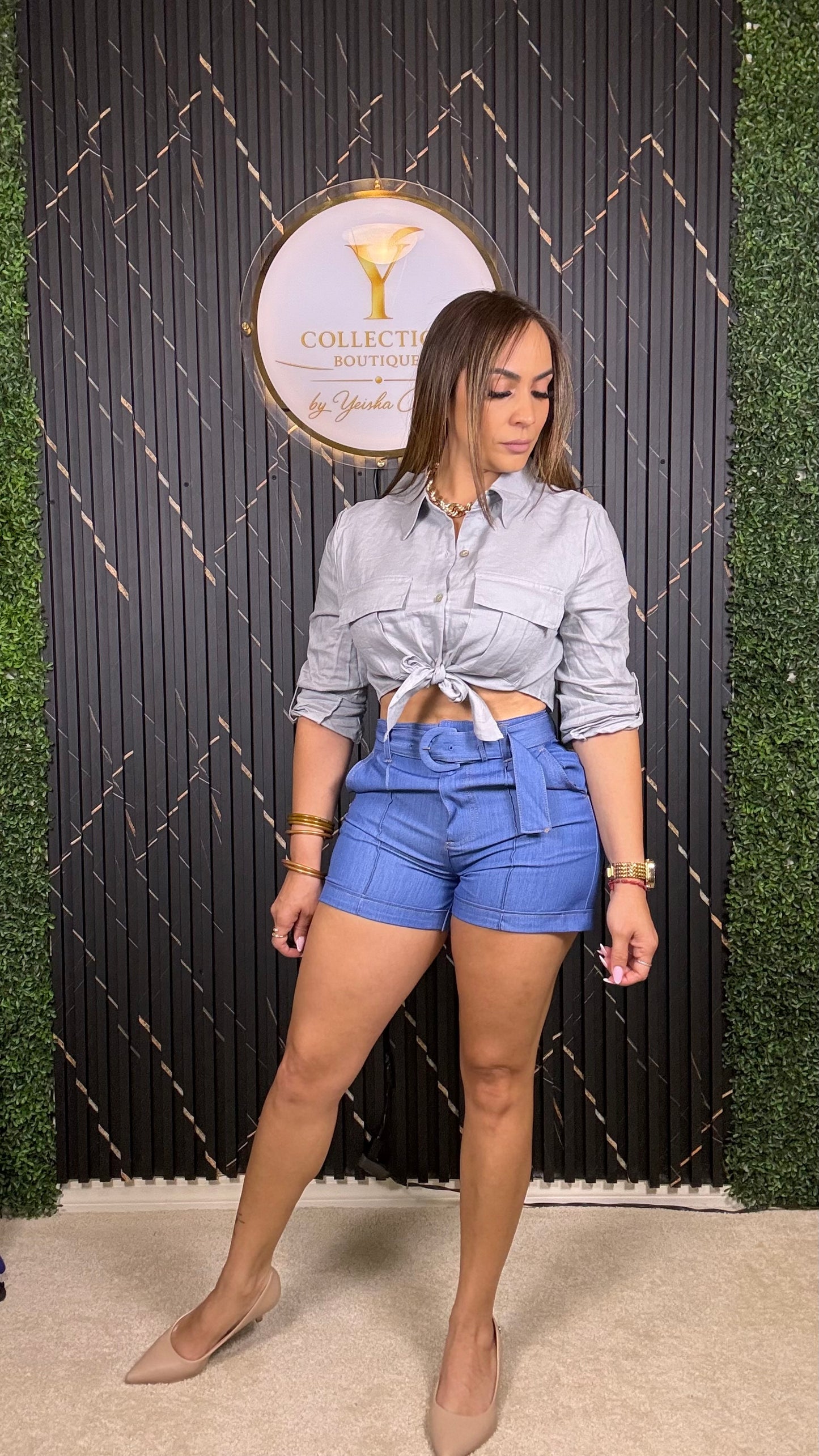 Gray Tie-Front Shirt (Puesta en Medium)