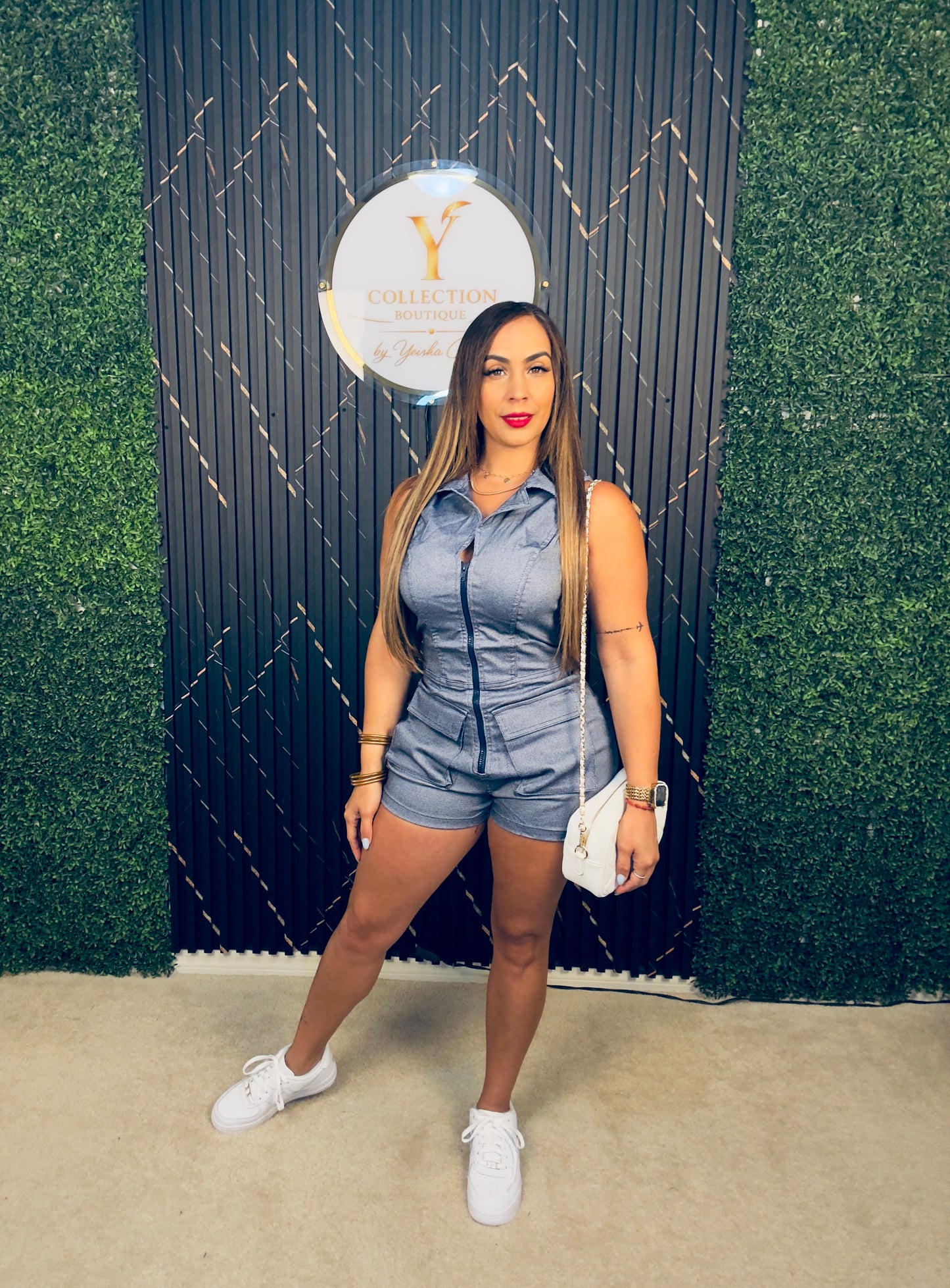 Classic Fit Romper( Puesto en Small)