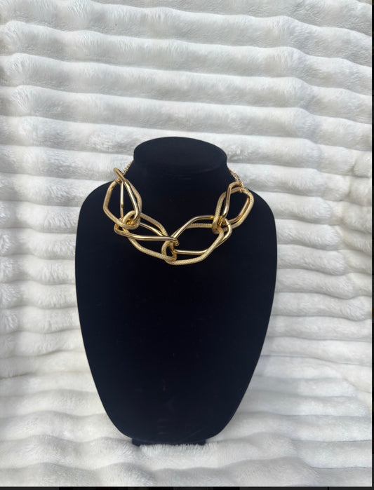 Golden Knot Chain
