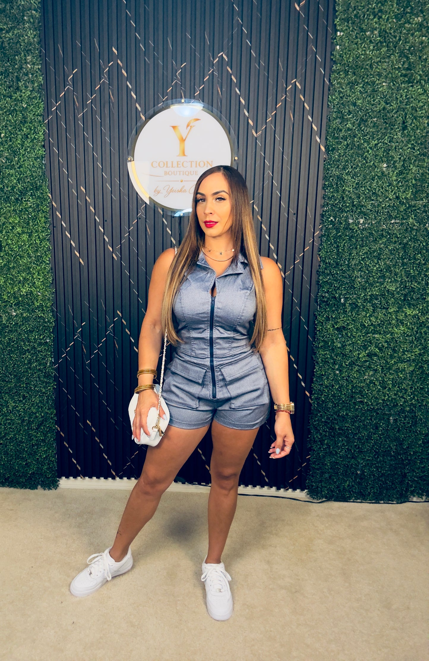 Classic Fit Romper( Puesto en Small)
